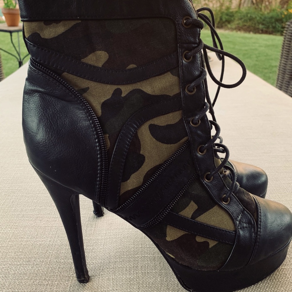 Super high heeled CAMO wedge spike trendy boot